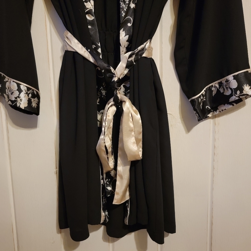 Morgan Taylor Intimates Robe Floral Size Medium - Picture 2 of 5